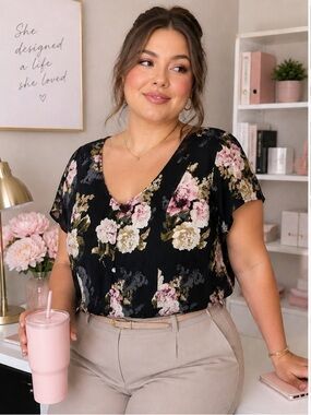 Torrid Floral Blouse Size 3 Top Button Front Tie Back Detail Plus Size